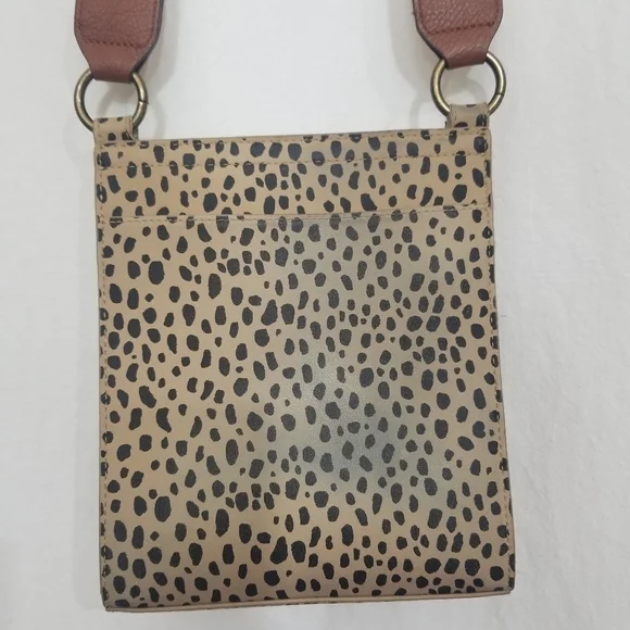 Universal Thread Cheata crossbody - Picture 8 of 8